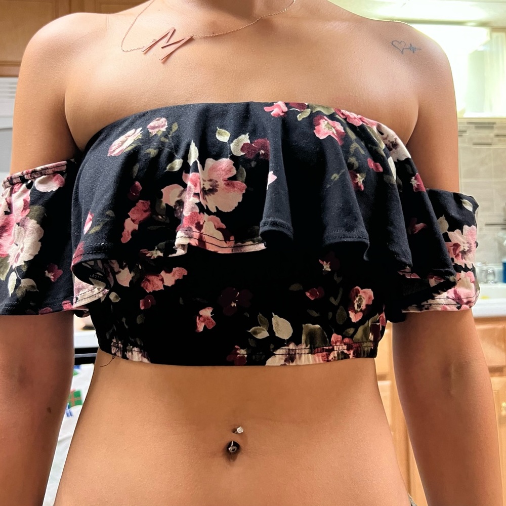 Black floral crop top